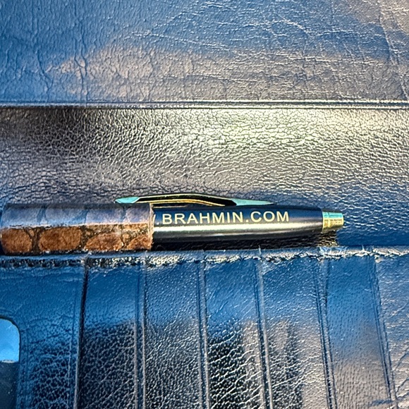 GORGEOUS VINTAGE BRAHMIN LEATHER LIZARD REPTILE ALLIGATOR EMBOSSED WALLET & PEN - Picture 14 of 16